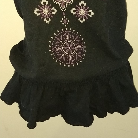 Black boho tank with ruffle bottom - Picture 3 of 7